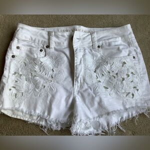 High Rise Shortie American Eagle, white, “embroidered” Sz 10 shorts